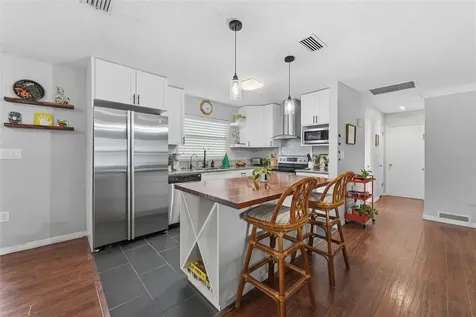 5911 36th Avenue N St Petersburg FL 33710