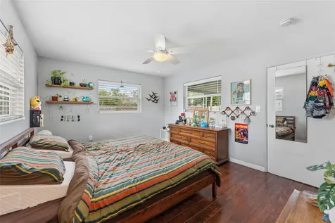 5911 36th Avenue N St Petersburg FL 33710