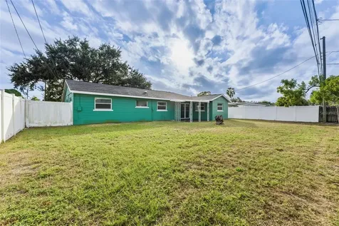 5911 36th Avenue N St Petersburg FL 33710