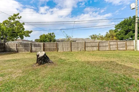 5911 36th Avenue N St Petersburg FL 33710