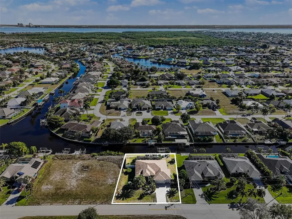 2127 SE 17th Place Cape Coral FL 33990