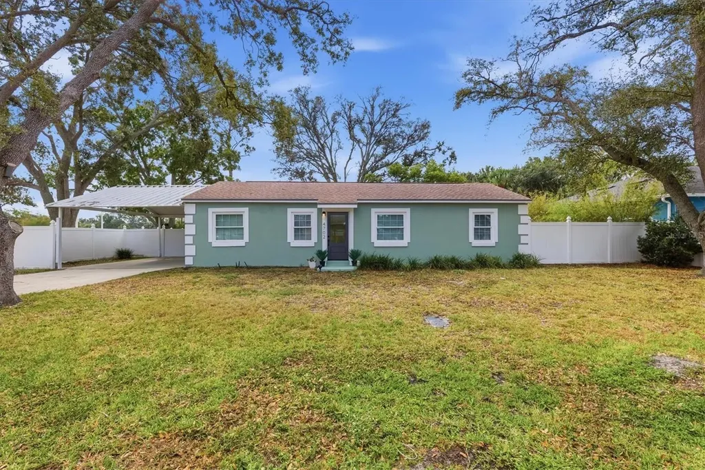 4702 W Bay View Avenue Tampa FL 33611