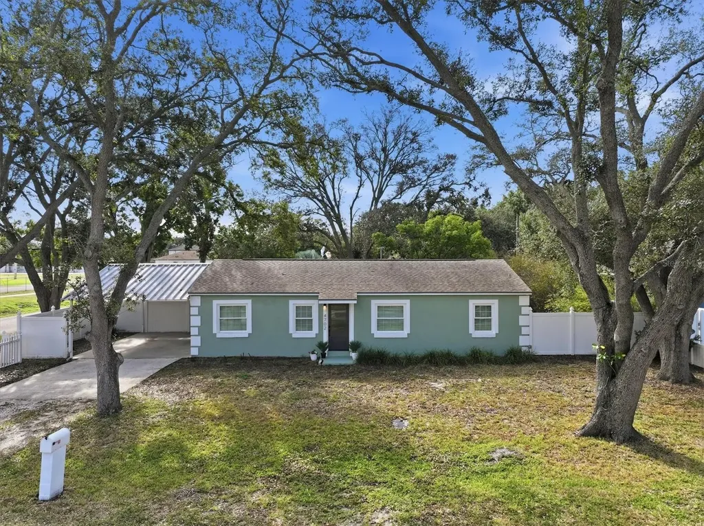 4702 W Bay View Avenue Tampa FL 33611