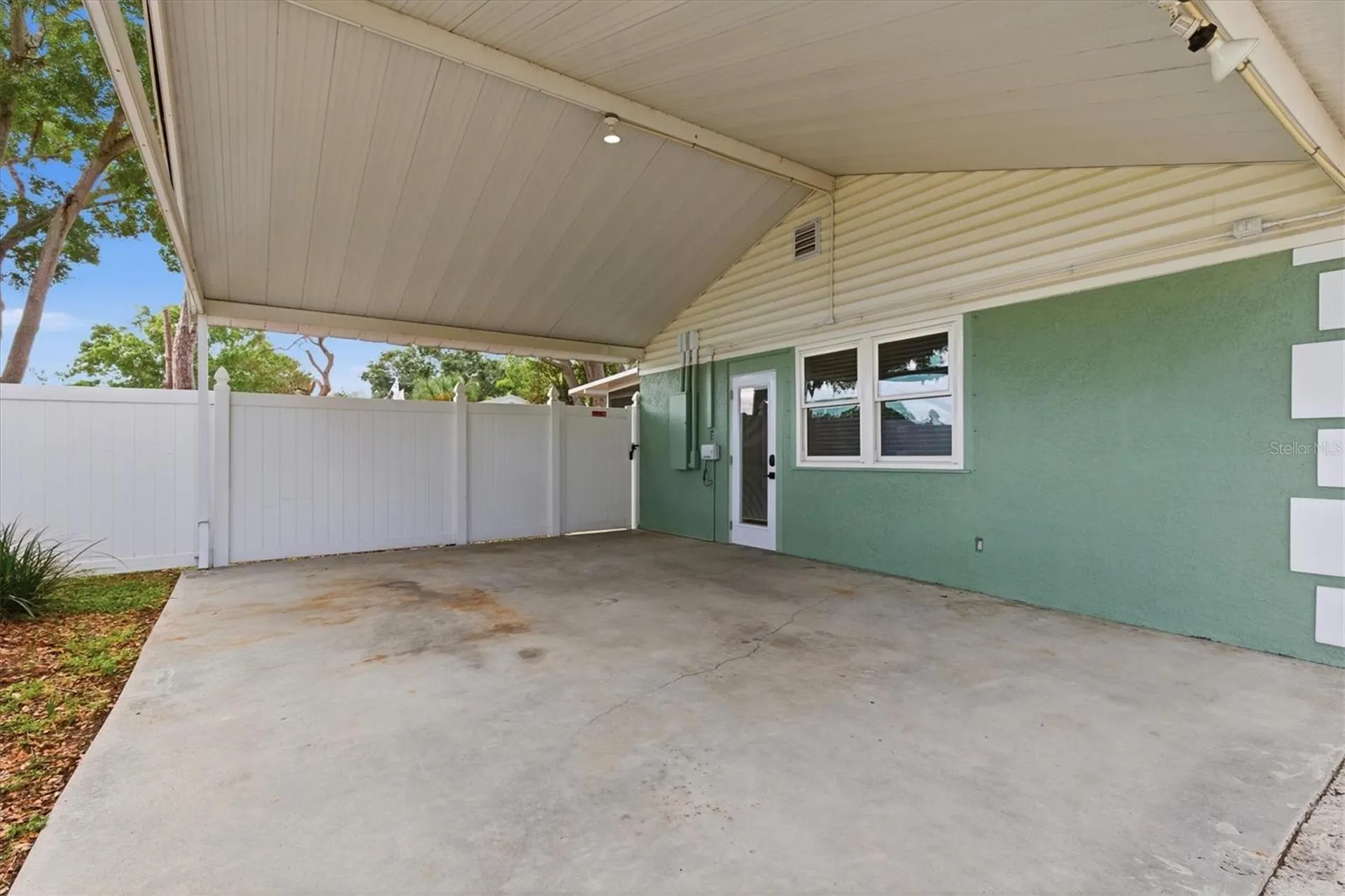 4702 W Bay View Avenue Tampa FL 33611