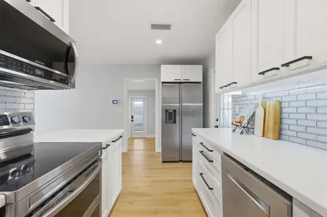 4702 W Bay View Avenue Tampa FL 33611