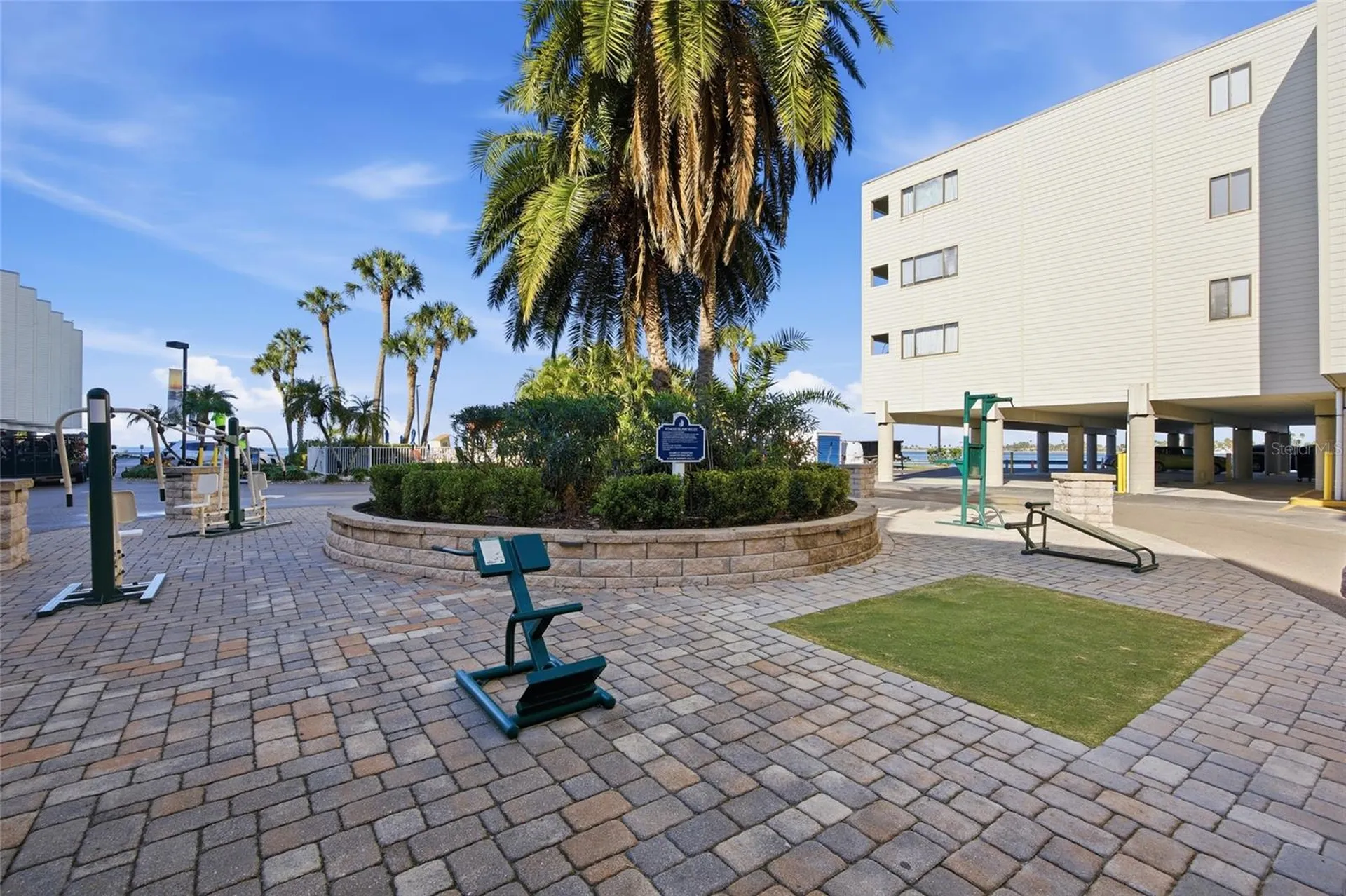 2506 N Rocky Point Drive Tampa FL 33607