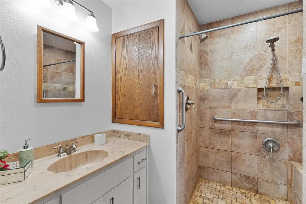 8284 County Road 209 Wildwood FL 34785