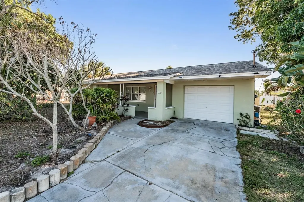 2025 Plaza Dolores Clearwater FL 33755