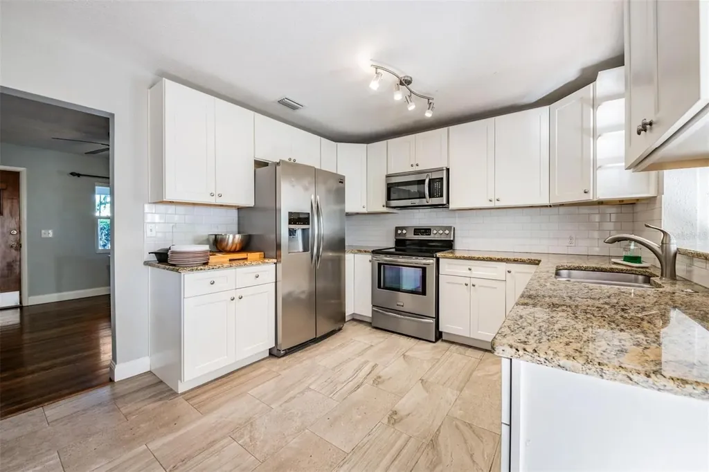 2025 Plaza Dolores Clearwater FL 33755