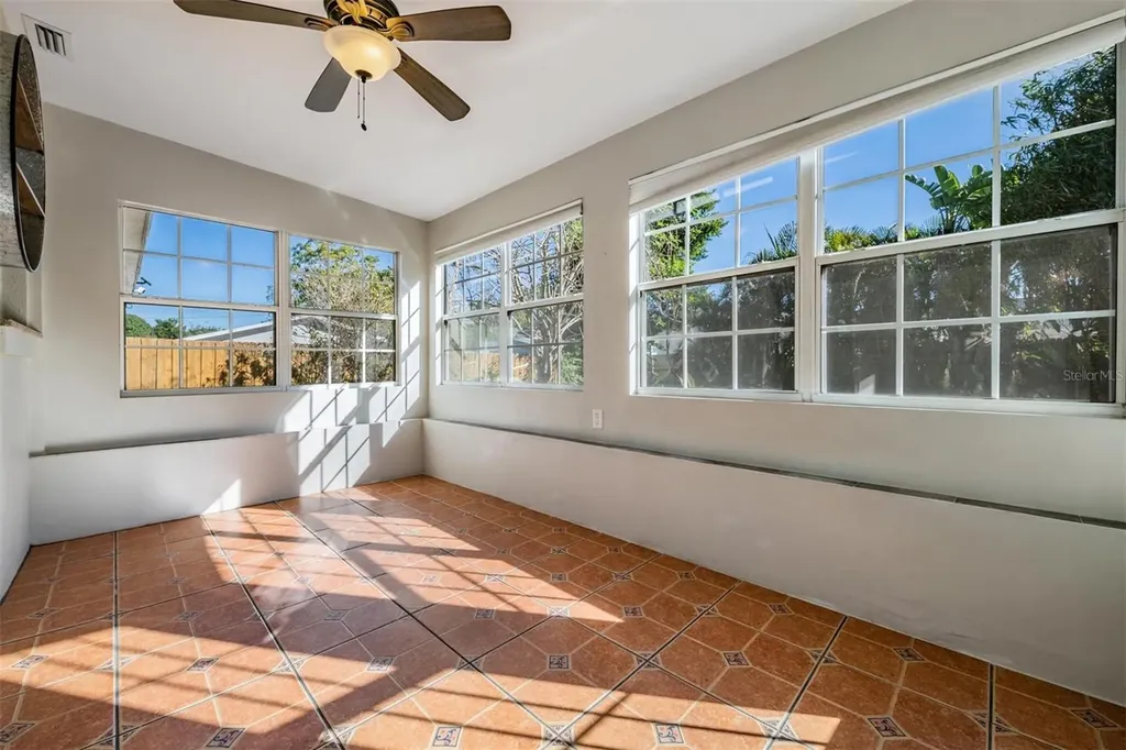 2025 Plaza Dolores Clearwater FL 33755