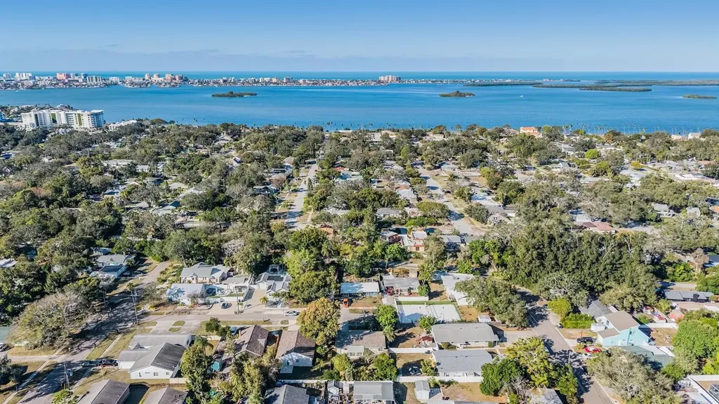 2025 Plaza Dolores Clearwater FL 33755