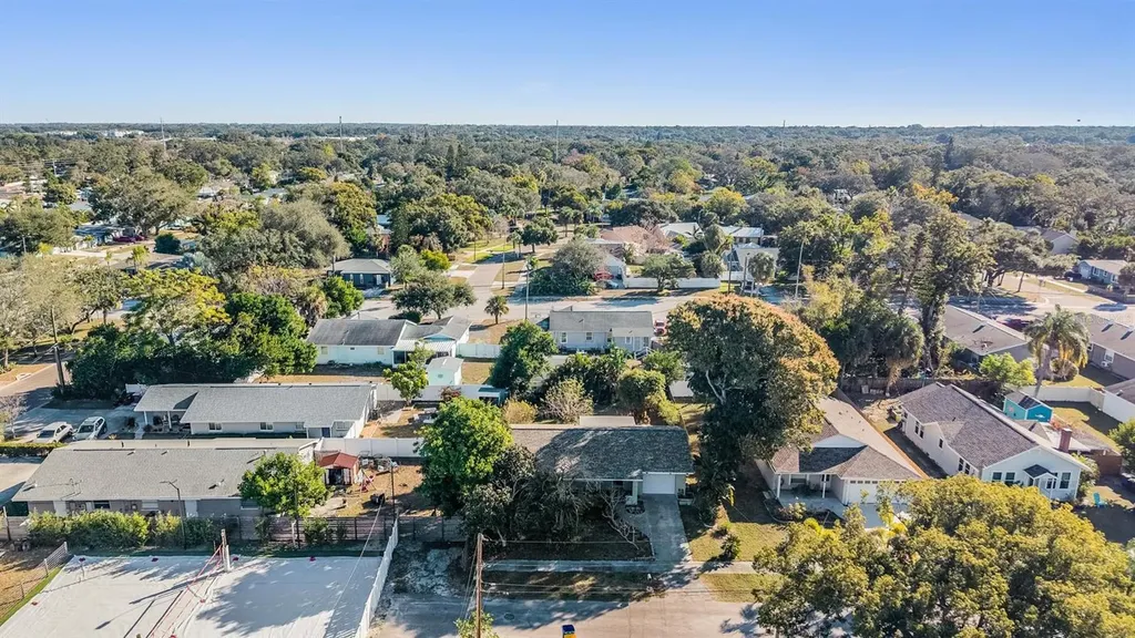 2025 Plaza Dolores Clearwater FL 33755
