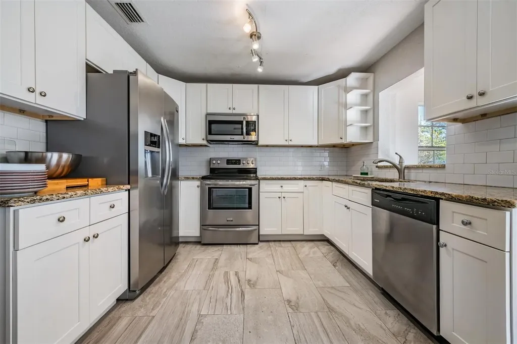 2025 Plaza Dolores Clearwater FL 33755