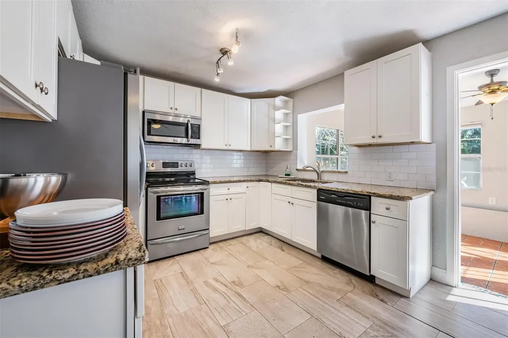 2025 Plaza Dolores Clearwater FL 33755