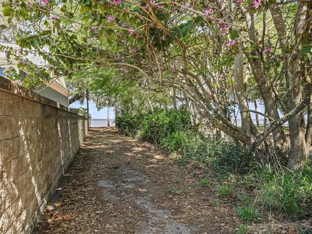 13945 SE 156th Lane Weirsdale FL 32195