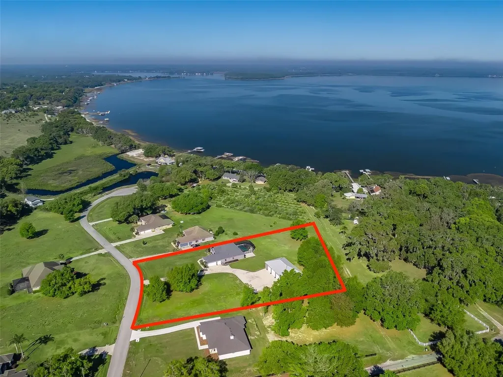 13945 SE 156th Lane Weirsdale FL 32195