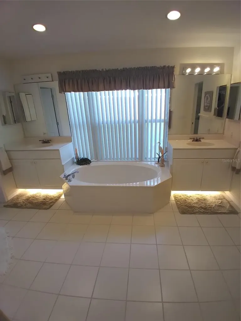 7476 Eleanor Circle Sarasota FL 34243