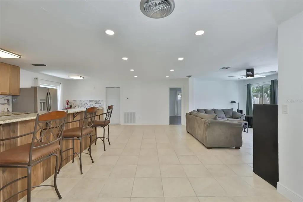1667 N Dakota Avenue NE St Petersburg FL 33703