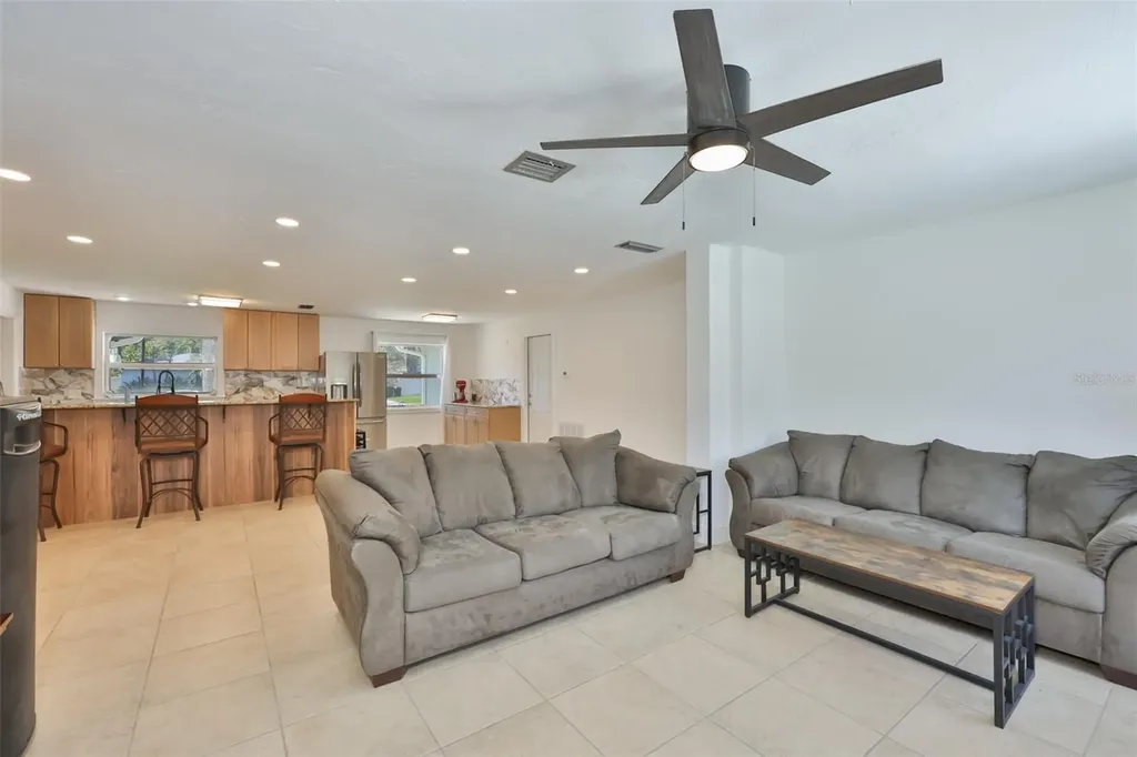 1667 N Dakota Avenue NE St Petersburg FL 33703