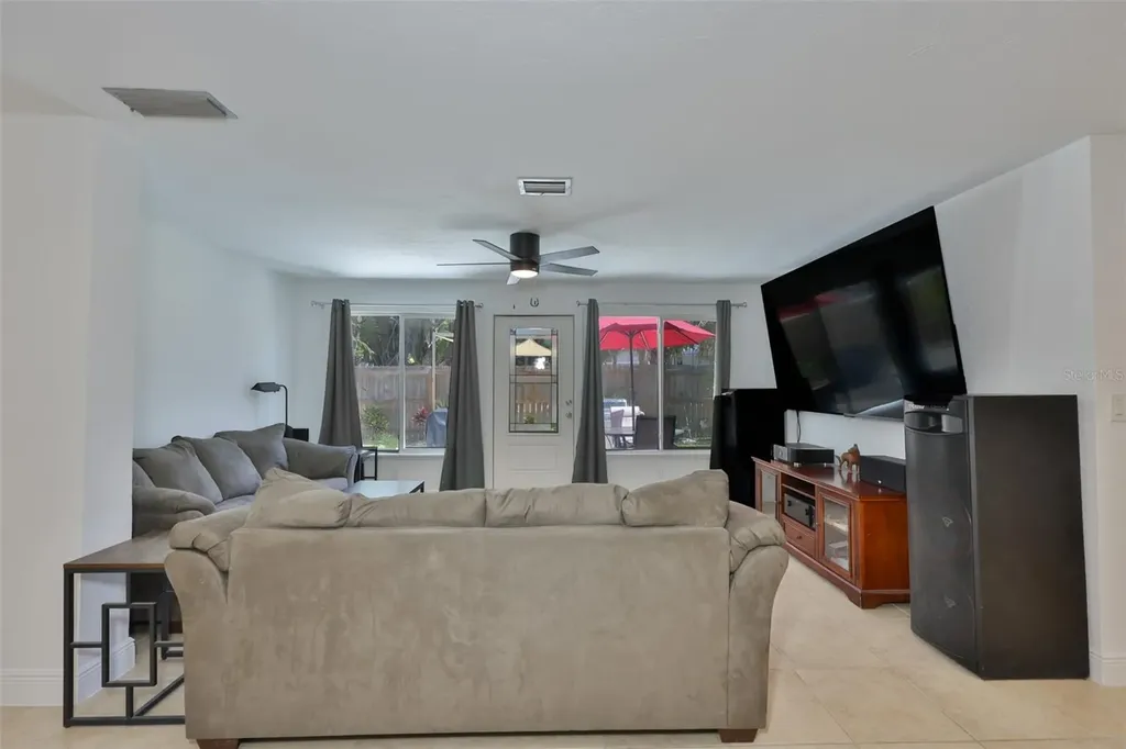 1667 N Dakota Avenue NE St Petersburg FL 33703