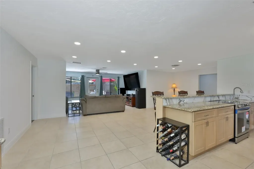 1667 N Dakota Avenue NE St Petersburg FL 33703