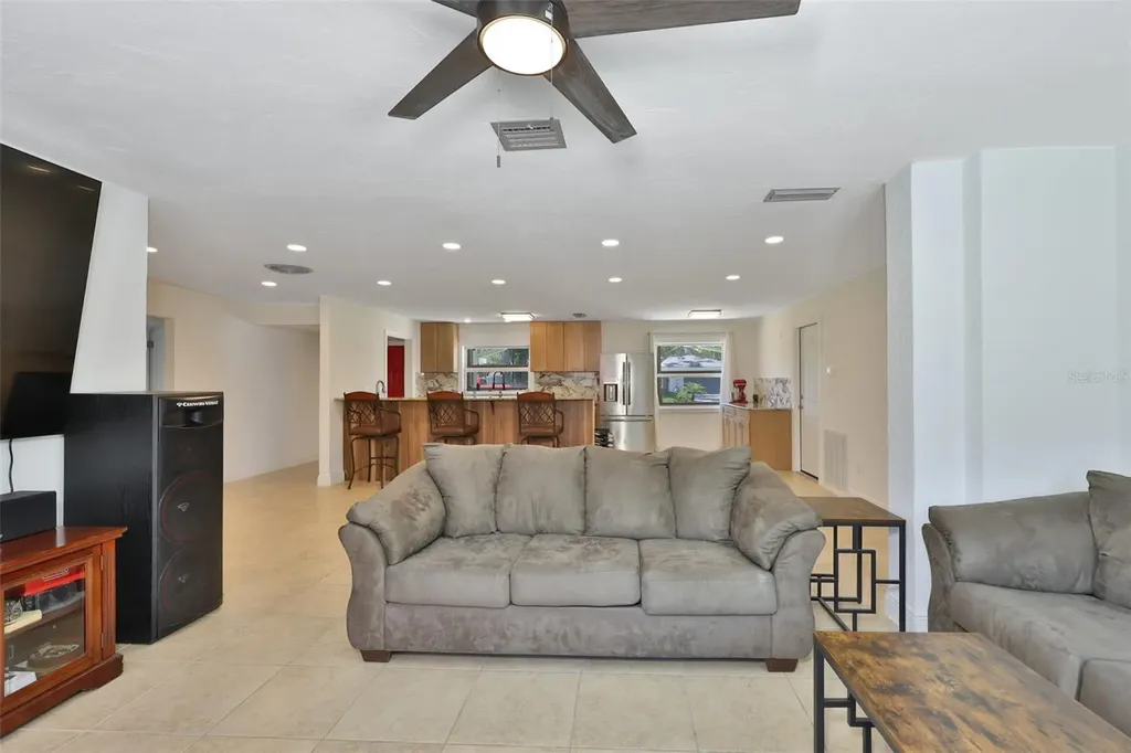 1667 N Dakota Avenue NE St Petersburg FL 33703