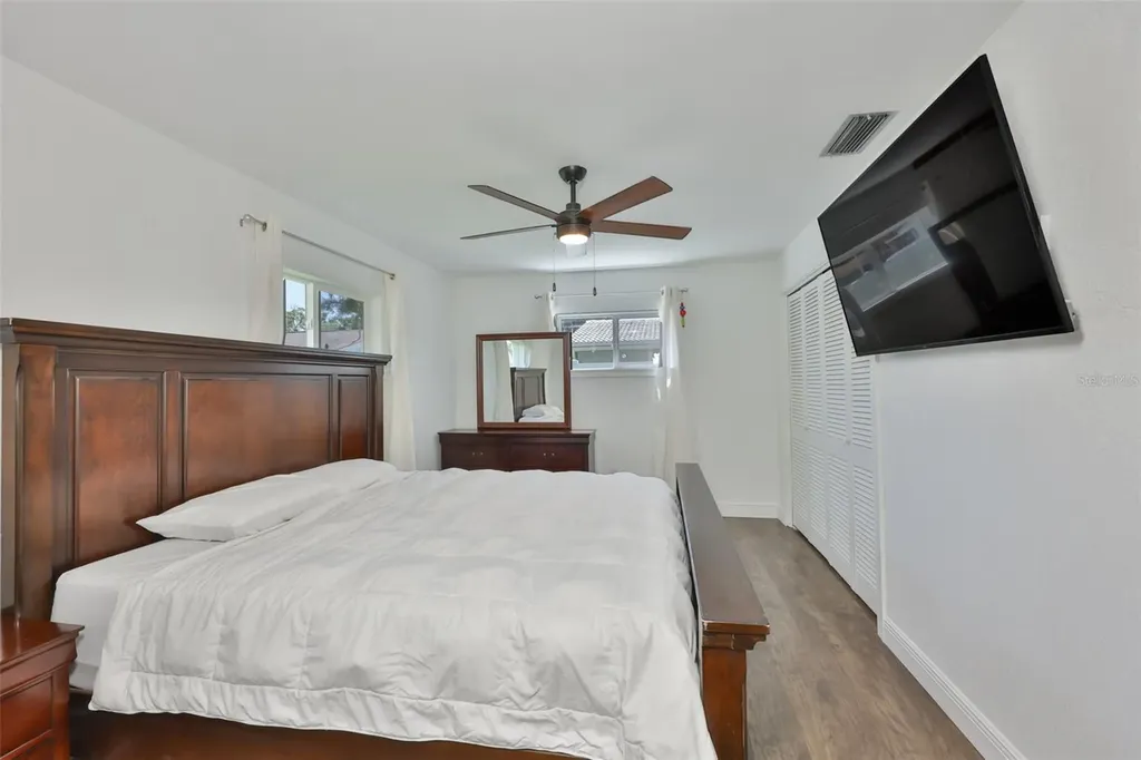 1667 N Dakota Avenue NE St Petersburg FL 33703