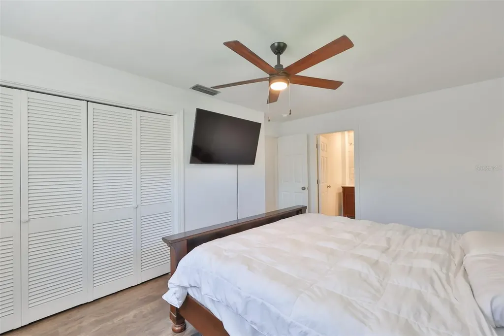 1667 N Dakota Avenue NE St Petersburg FL 33703
