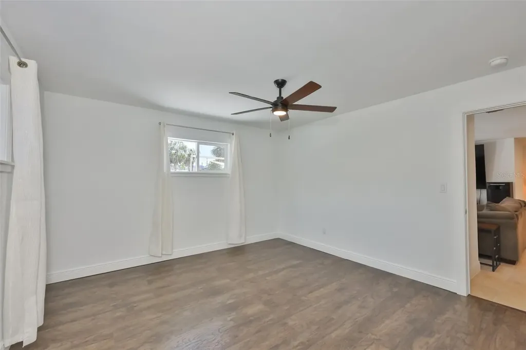 1667 N Dakota Avenue NE St Petersburg FL 33703