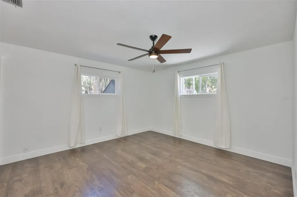 1667 N Dakota Avenue NE St Petersburg FL 33703
