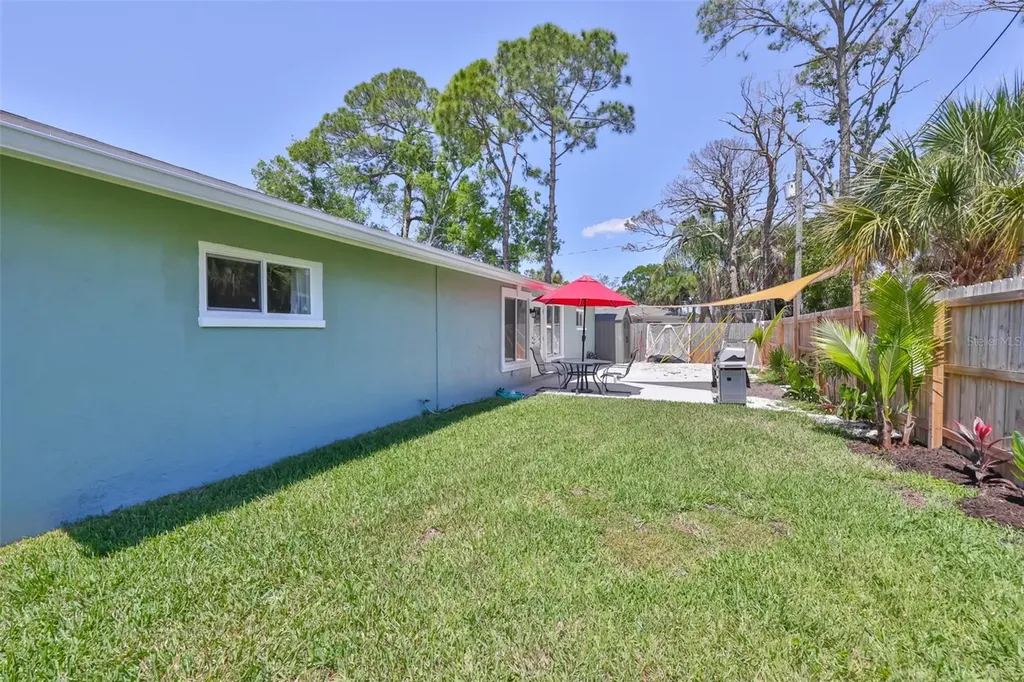 1667 N Dakota Avenue NE St Petersburg FL 33703