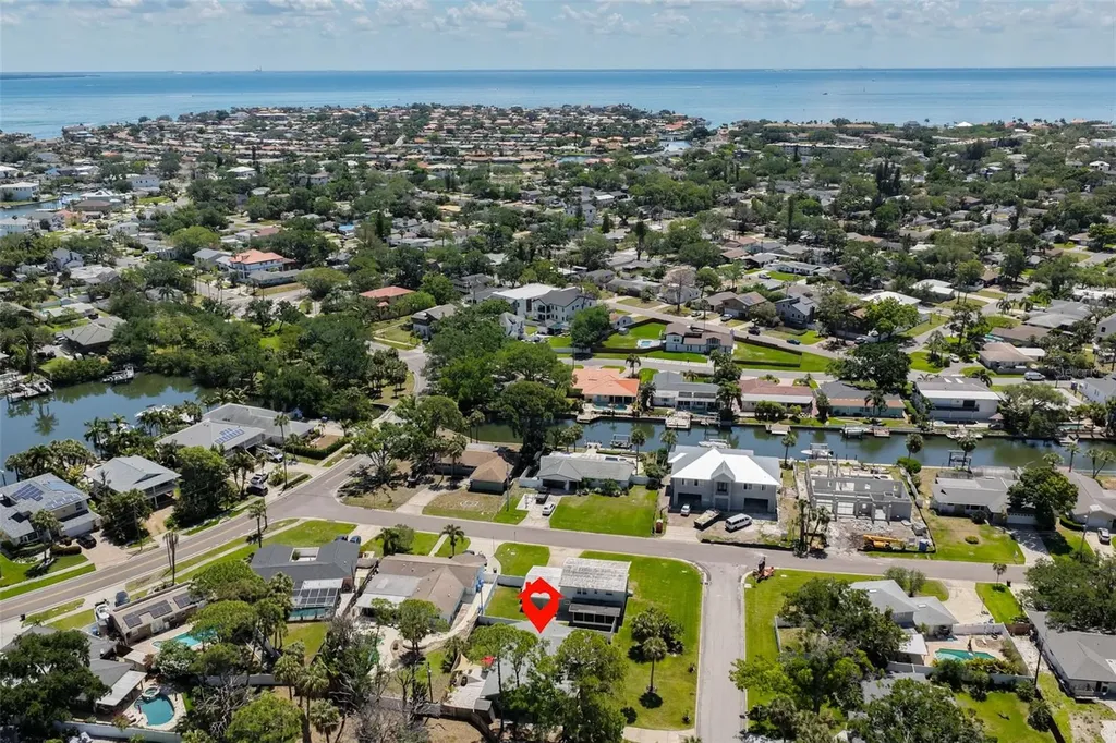 1667 N Dakota Avenue NE St Petersburg FL 33703