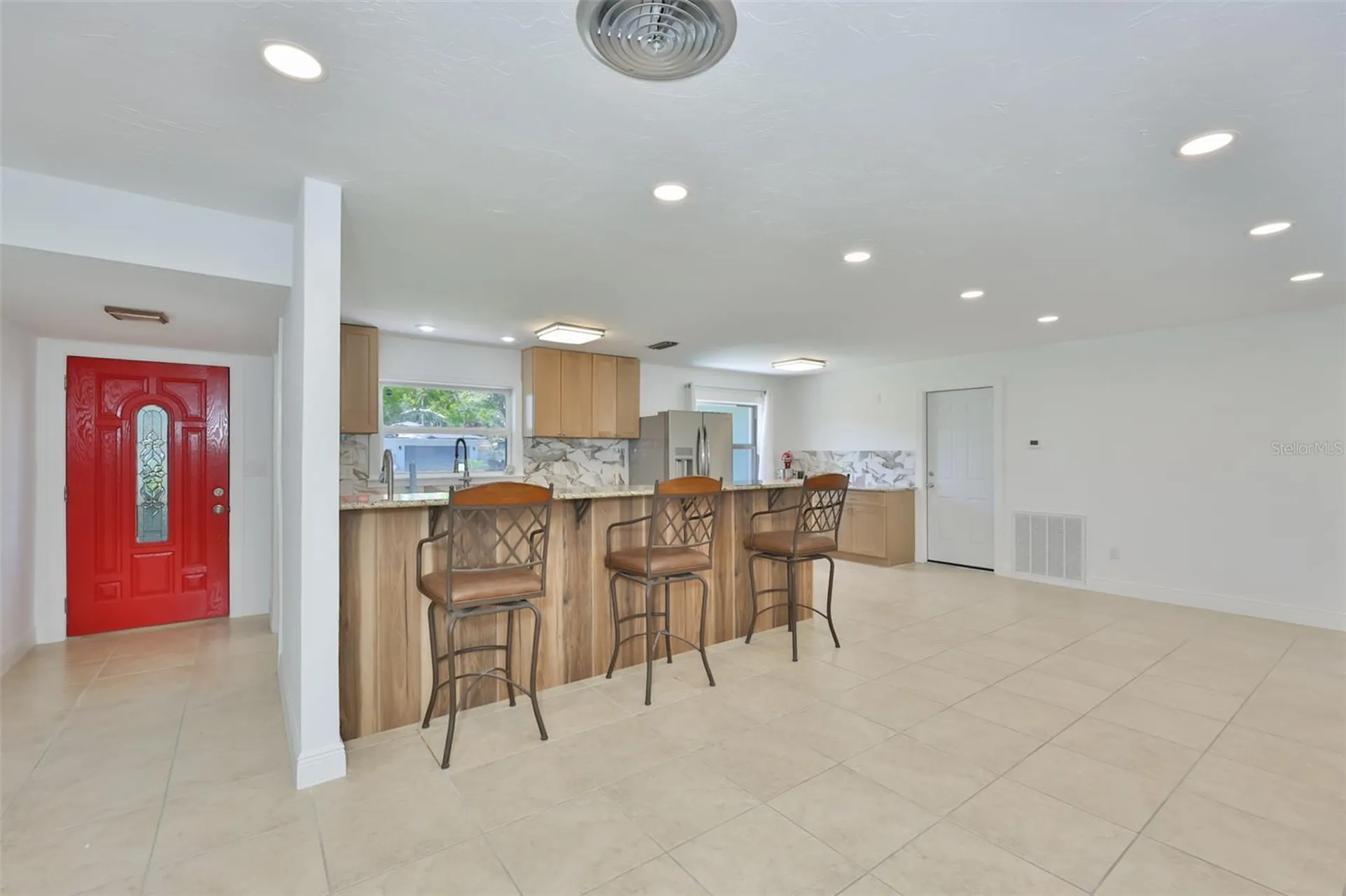 1667 N Dakota Avenue NE St Petersburg FL 33703
