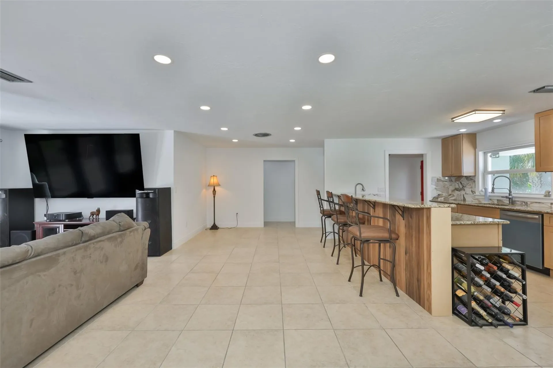 1667 N Dakota Avenue NE St Petersburg FL 33703