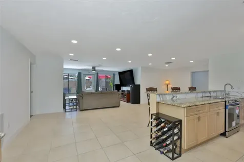 1667 N Dakota Avenue NE St Petersburg FL 33703