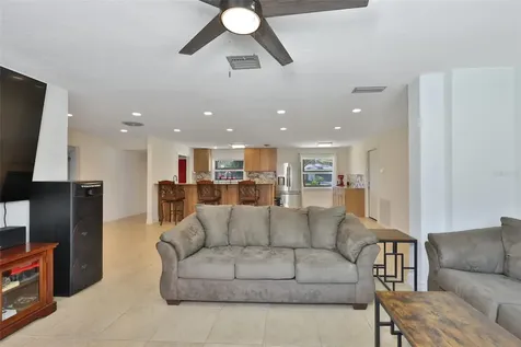 1667 N Dakota Avenue NE St Petersburg FL 33703
