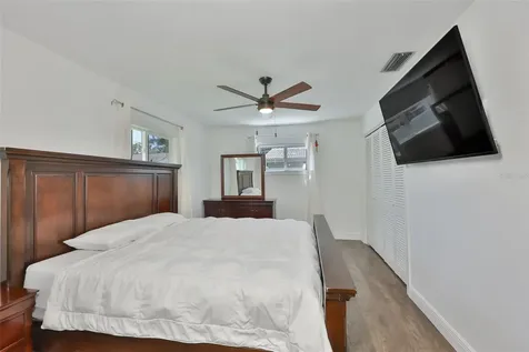1667 N Dakota Avenue NE St Petersburg FL 33703