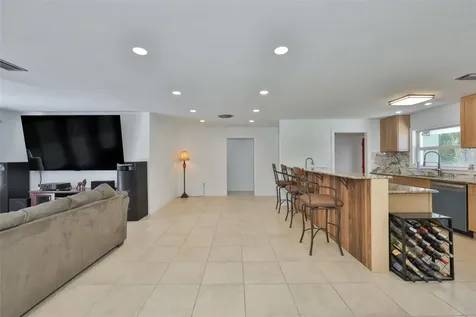 1667 N Dakota Avenue NE St Petersburg FL 33703