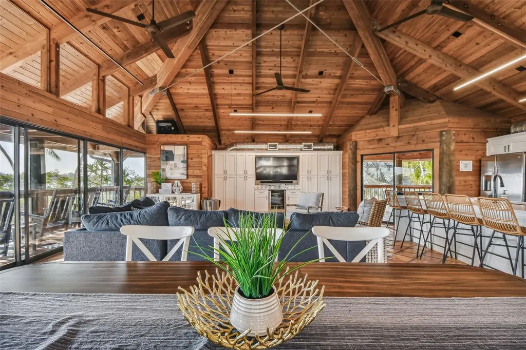 7147 La Lenaire Drive Longboat Key FL 34228
