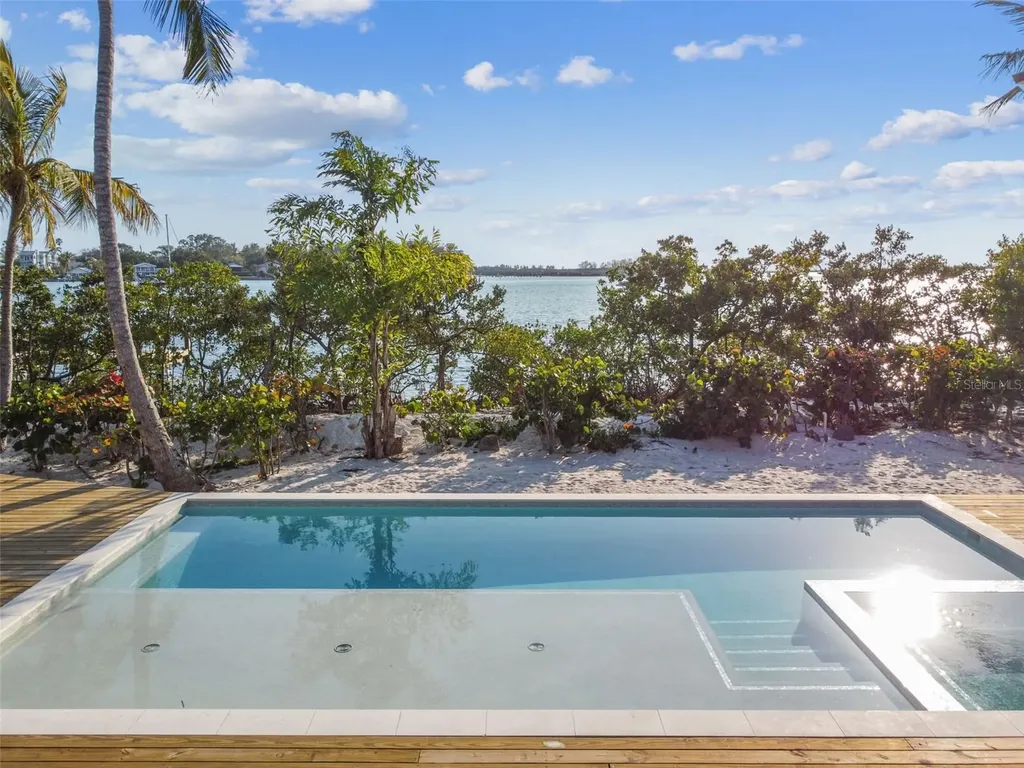 7147 La Lenaire Drive Longboat Key FL 34228