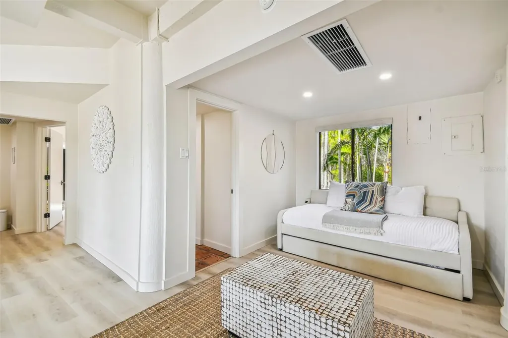 7147 La Lenaire Drive Longboat Key FL 34228