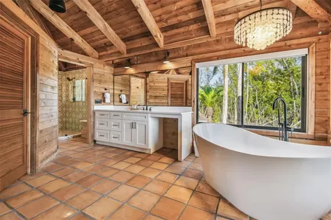 7147 La Lenaire Drive Longboat Key FL 34228