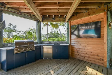 7147 La Lenaire Drive Longboat Key FL 34228