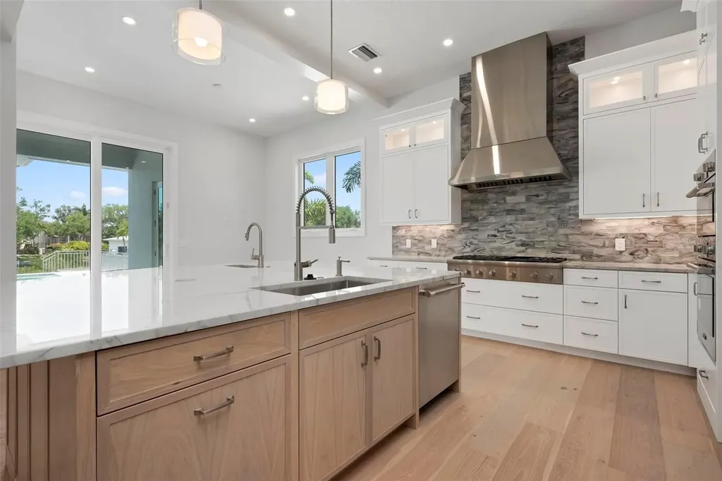 533 Venice Lane Sarasota FL 34242