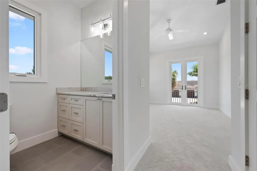533 Venice Lane Sarasota FL 34242