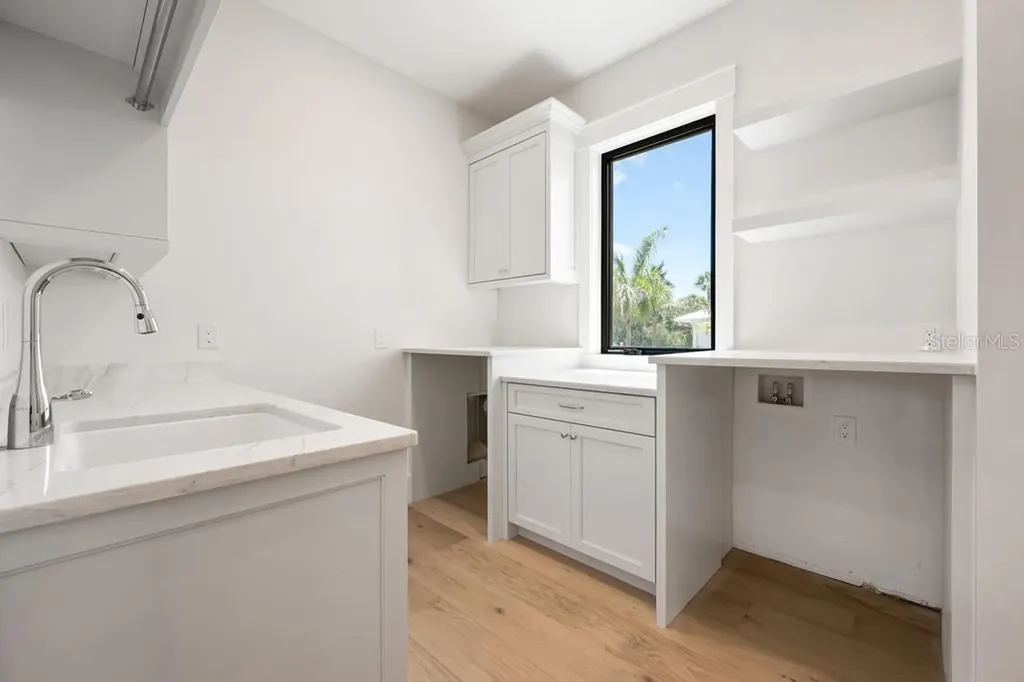 527 Venice Lane Sarasota FL 34242