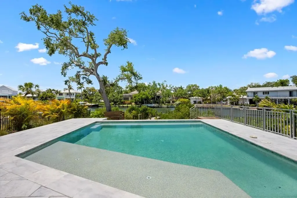 527 Venice Lane Sarasota FL 34242