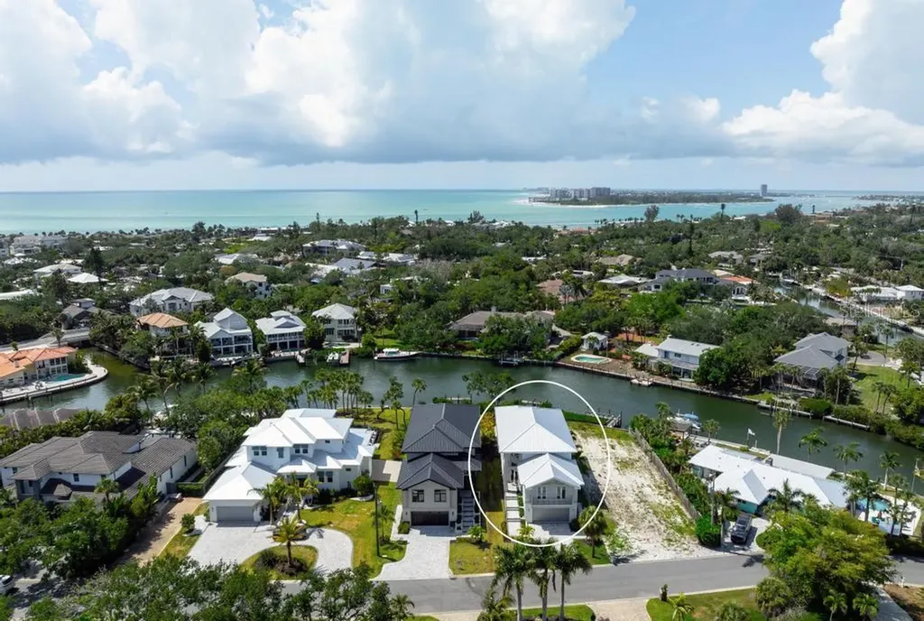 527 Venice Lane Sarasota FL 34242