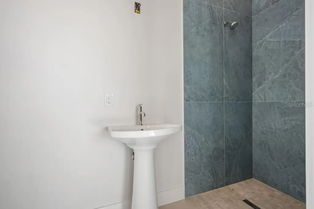 527 Venice Lane Sarasota FL 34242
