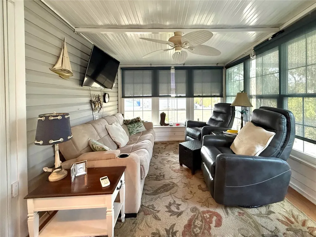 221 N Saint George Circle Apollo Beach FL 33572